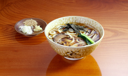Kake udon(S) 693 yen (Tax Included)